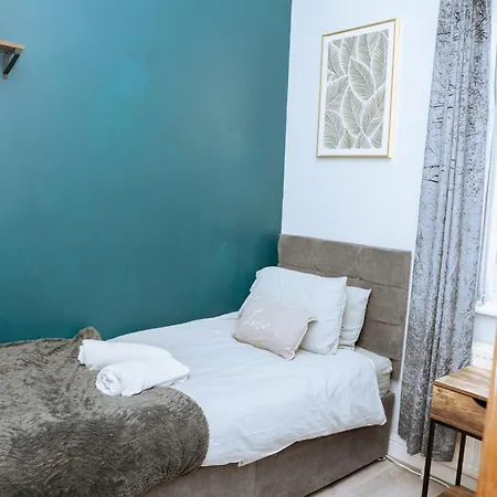 Cosy In Close To Daire *