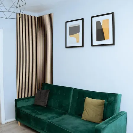 Cosy In Close To Daire