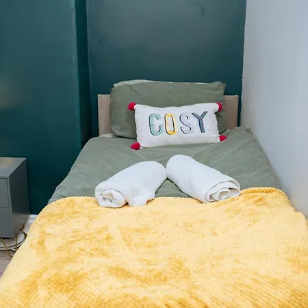 Cosy In Close To *